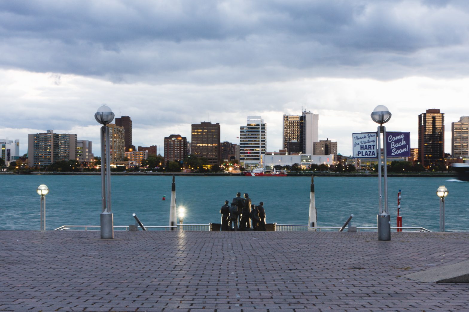 Detroit%27s+Historic+Riverfront+Transformed+into+Vibrant+Entertainment+Hub