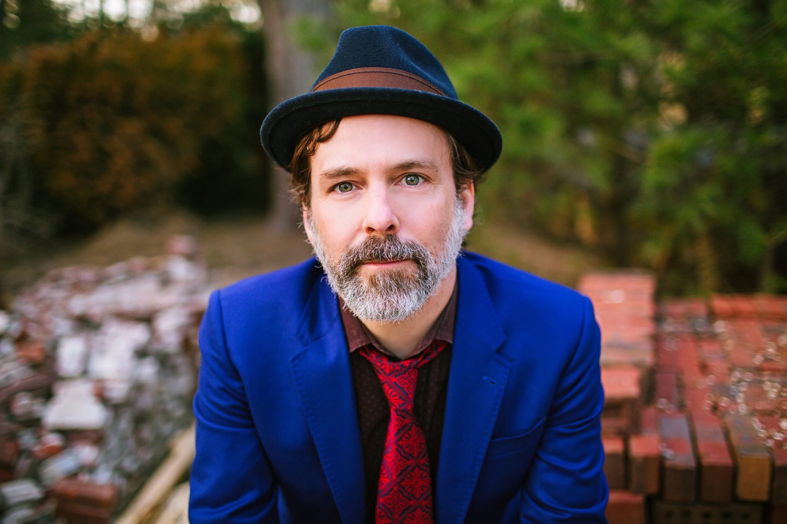 Inside Ethan Daniel Davidson The Baroque Folk Musician Plays Live