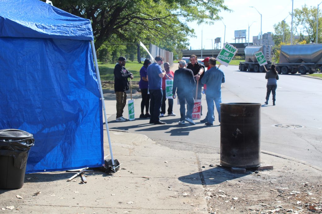 GM UAW on strike at Detroit Hamtramck Assembly Plant