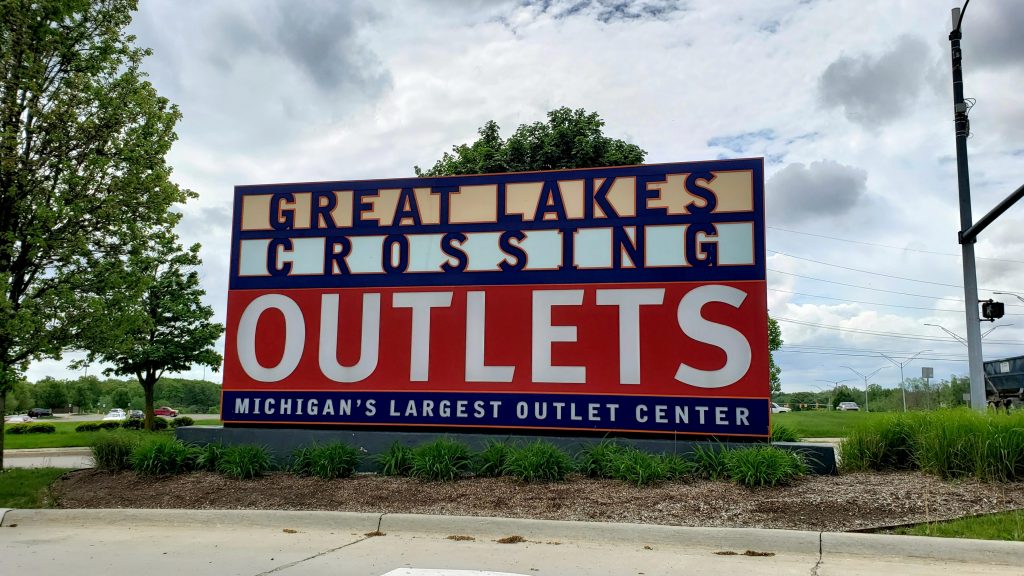 Great Lakes Crossing Outlet Shopping Mall Sign