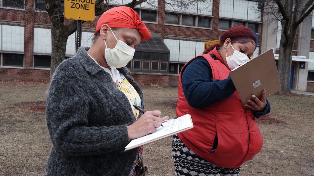 Voters With Masks DET