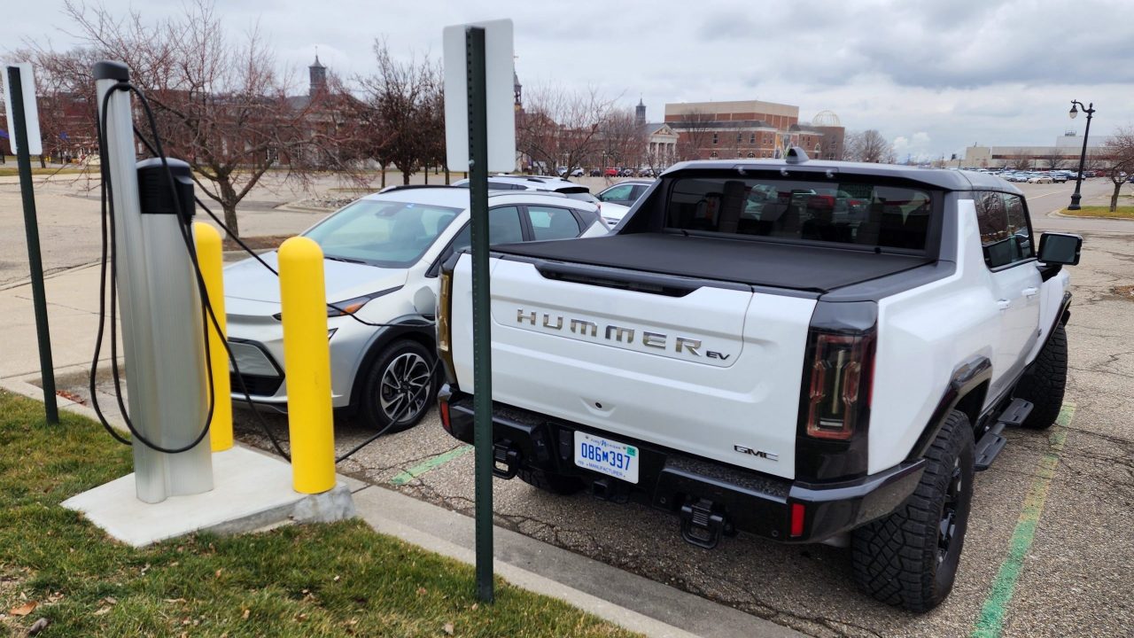 Detroit below national average of available EV charging stations WDET
