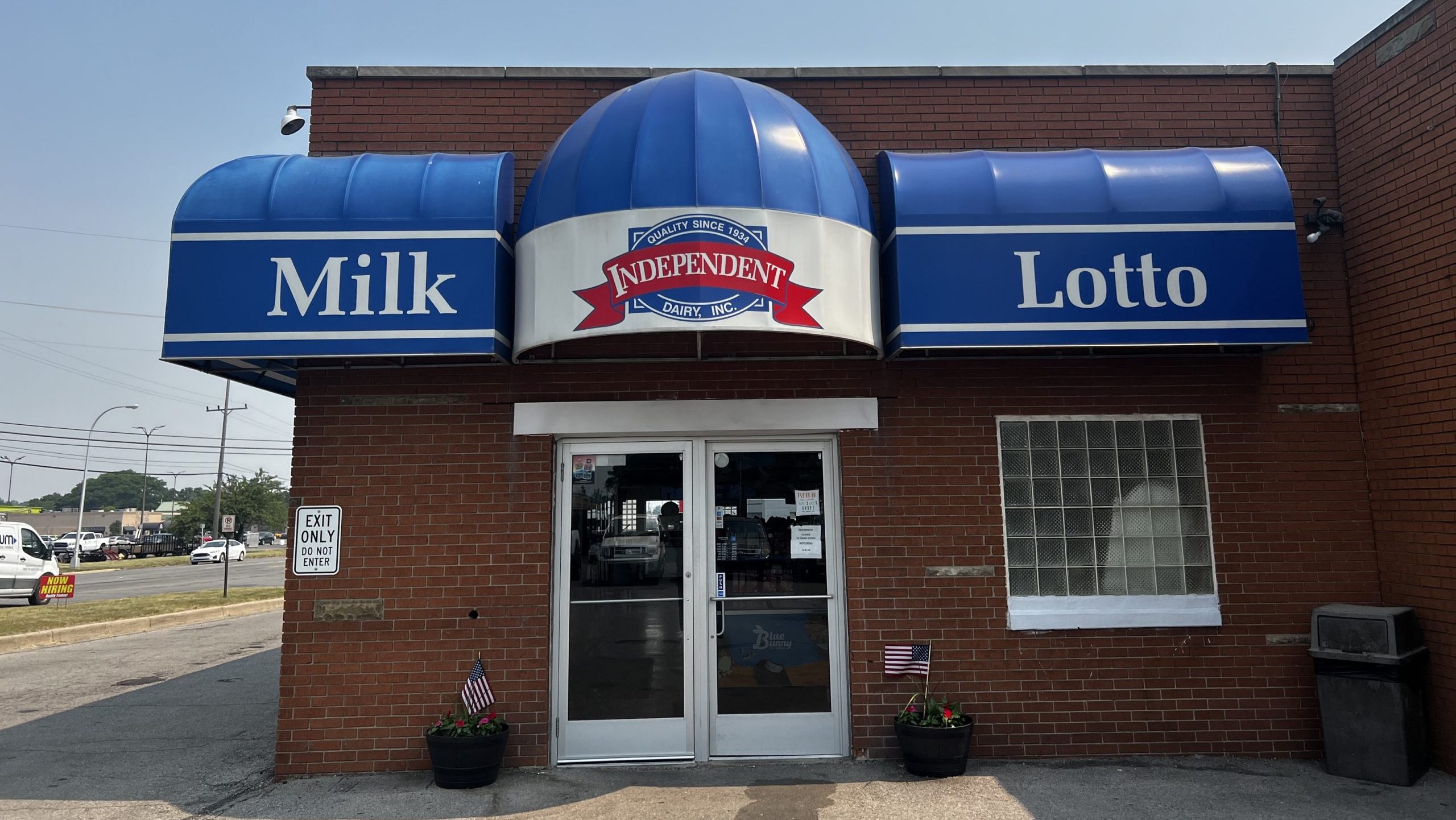 Exterior of Independent Dairy in Monroe.