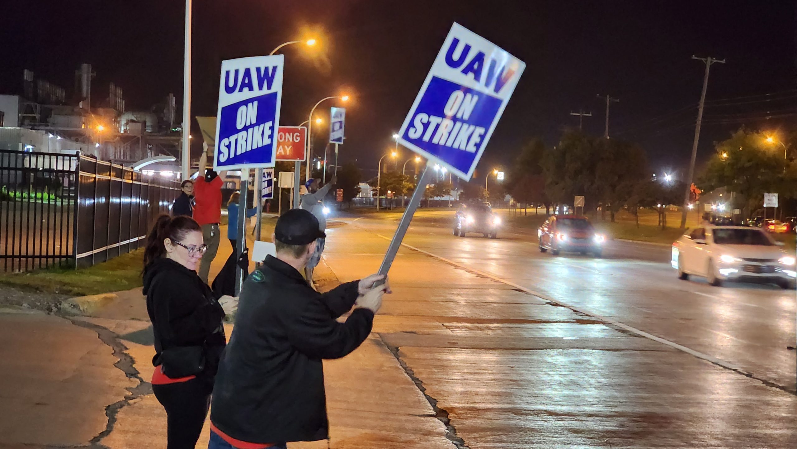 UAW members picket outside Ford's assembly plant on Sept. 15, 2023, in Wayne, Mich.