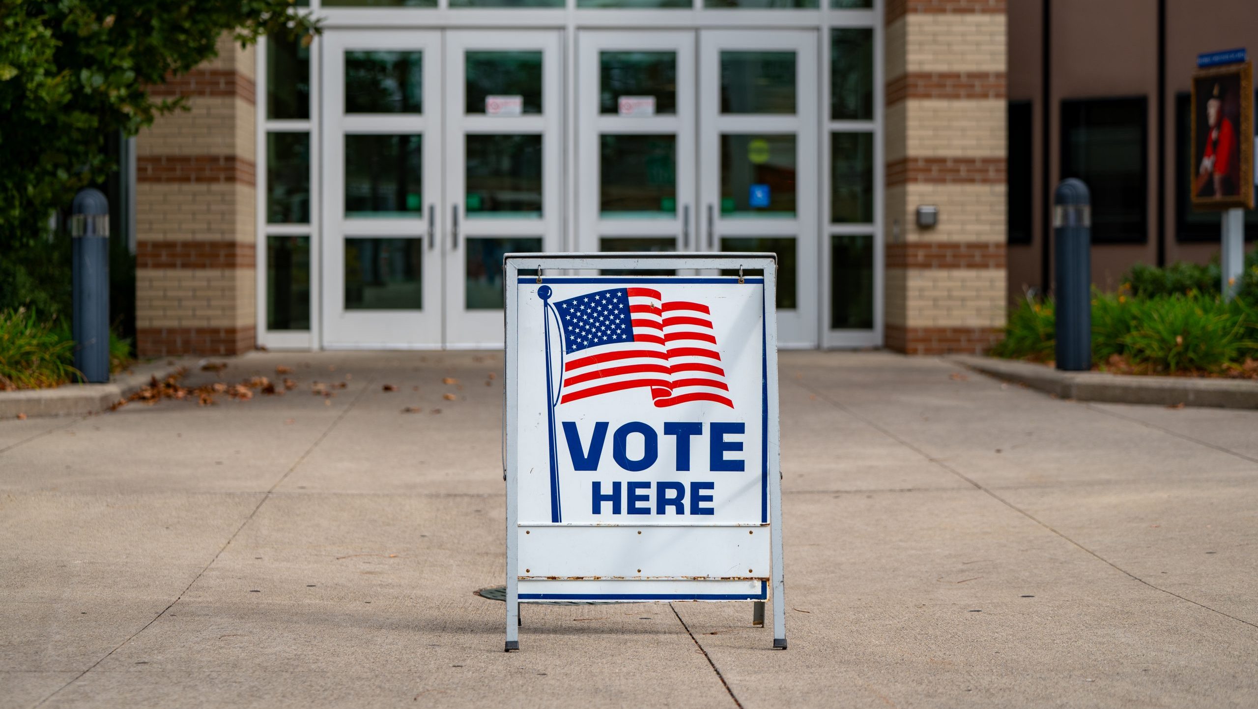 Experts say Michigan law 'has the back' of election workers and voters – WDET 101.9 FM