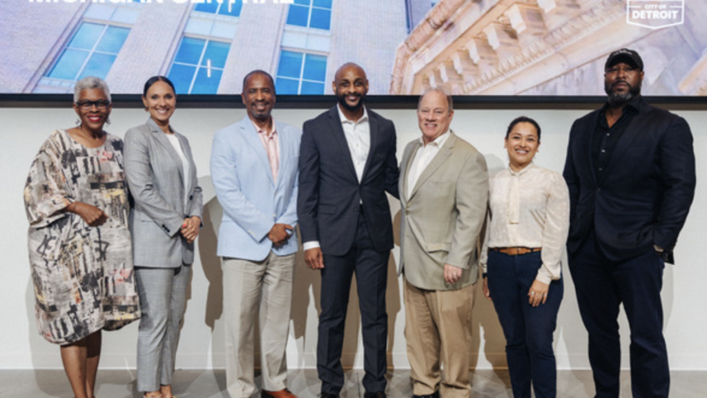 Detroit Mayor Mike Duggan joined Autumn Sun Executive Director Bruce Clifton, Head of Michigan Central Civic Partnerships Nate Wallace, and city officials for a group photo at a press conference at Book Plaza outside New Lab.