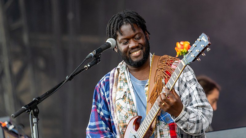 Michael Kiwanuka performing with a guitar