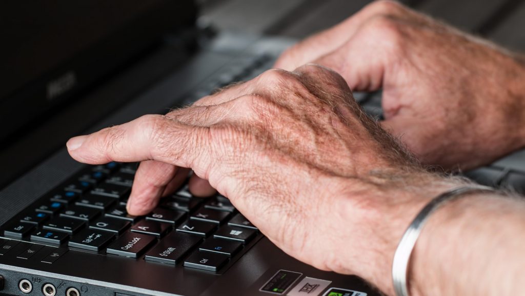 Senior-fraud-internet-fraud-scams-elderly
